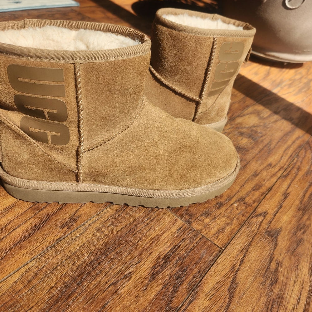 Ugg Classic mini logo 9